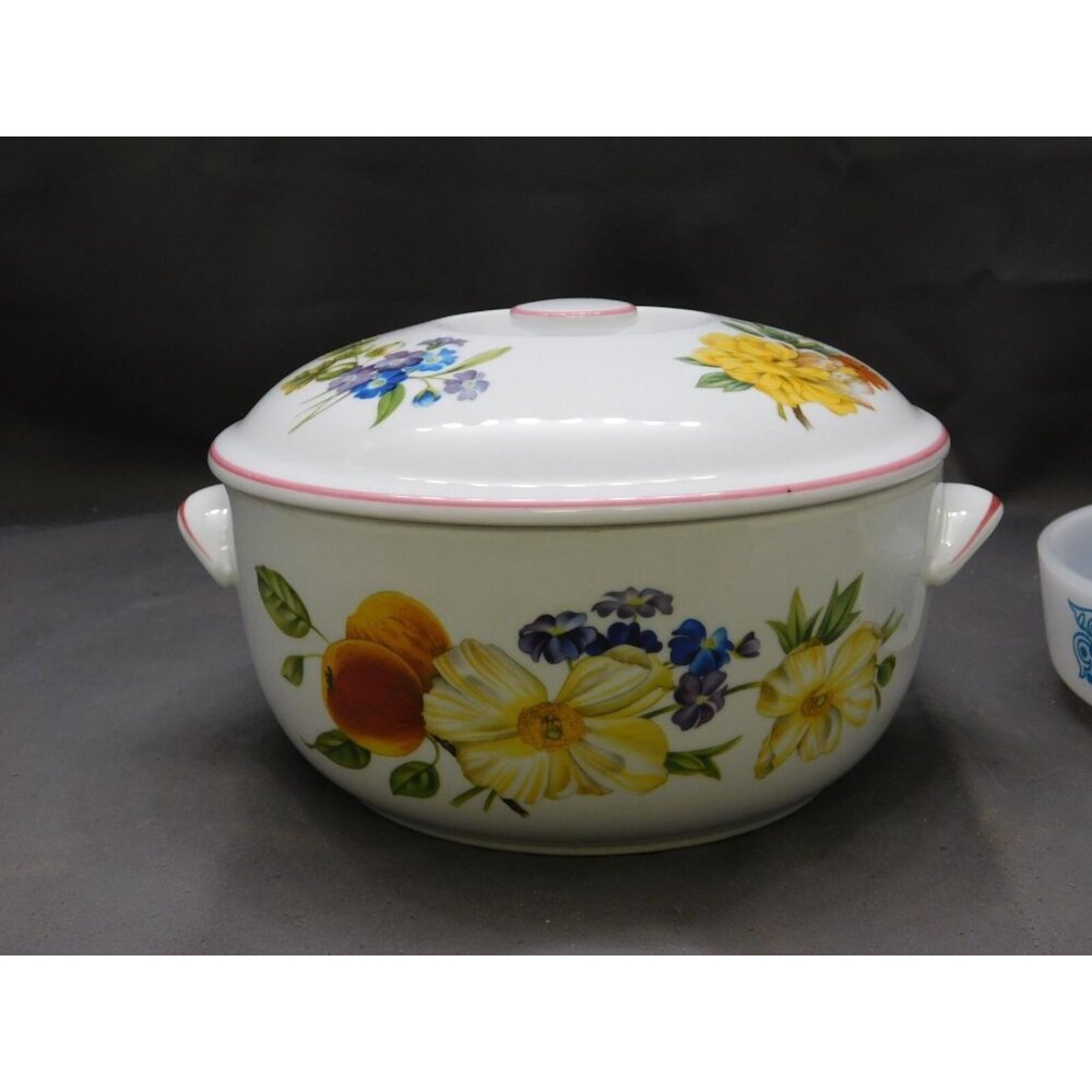 VTG Royal Worcester Ashford Red Trim Porcelain 8"  1.2Qt Covered Casserole Dish